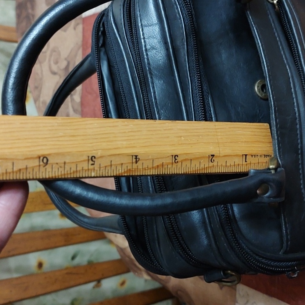 Classic Black Hand Bag - Picture 13 of 15